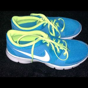 NIKE flex experience rn sneakers